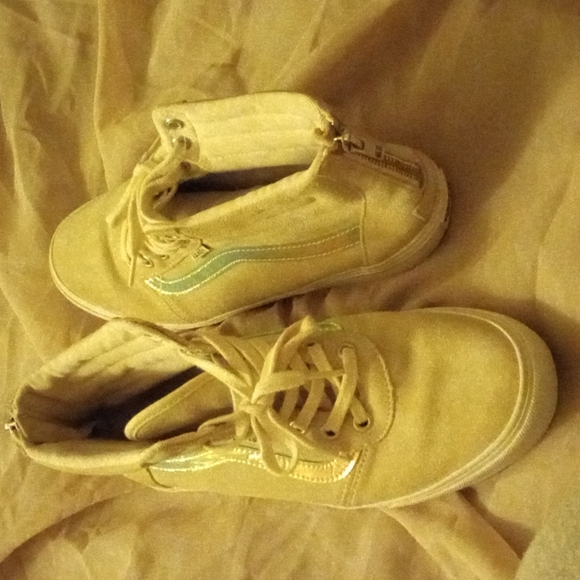 Vans - Picture 2 of 2